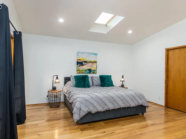 6135 Wilkinson Ave — Photo 12