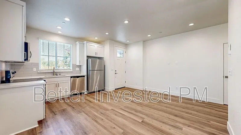 2 bed, 1.0 bath, 650 sqft, $2,450 — Photo 3