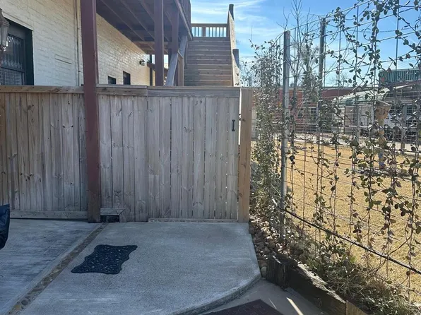 519 Spring St #E, Columbus, TX 78934