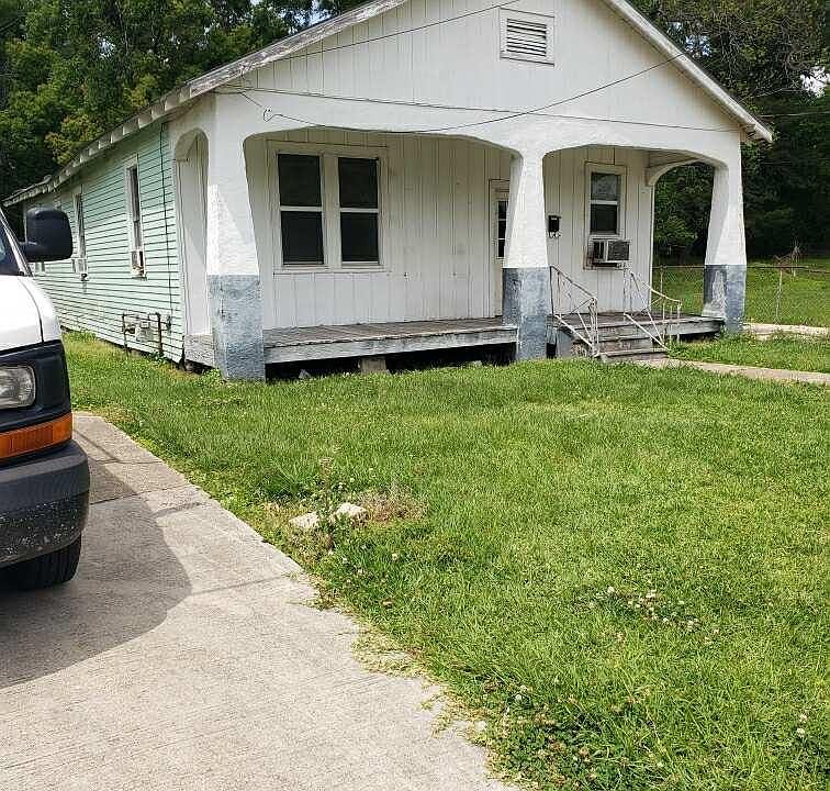 2nd image of 160 Tyler St