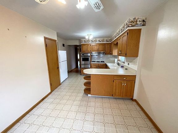 5th image of 4812 N Knight Ave