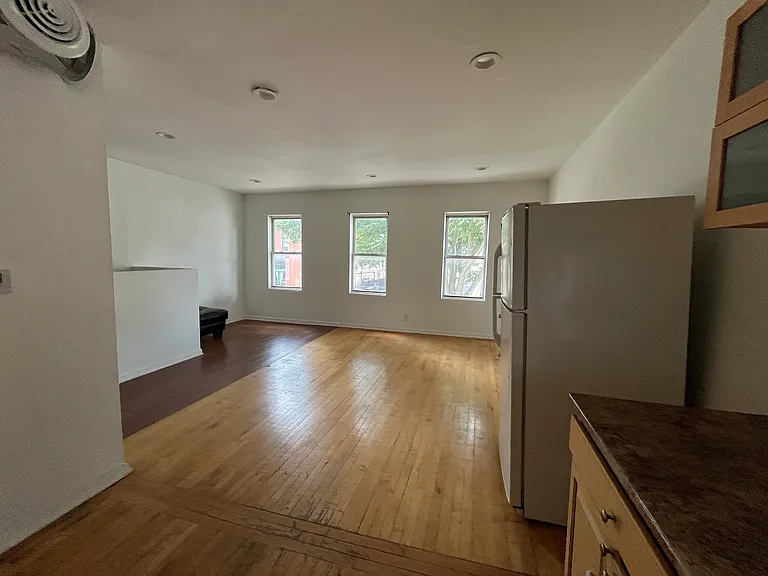 1165 W 19th St #2 — Photo 1