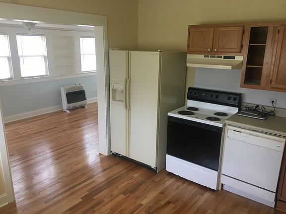 3rd image of 822 Burch Ave #B