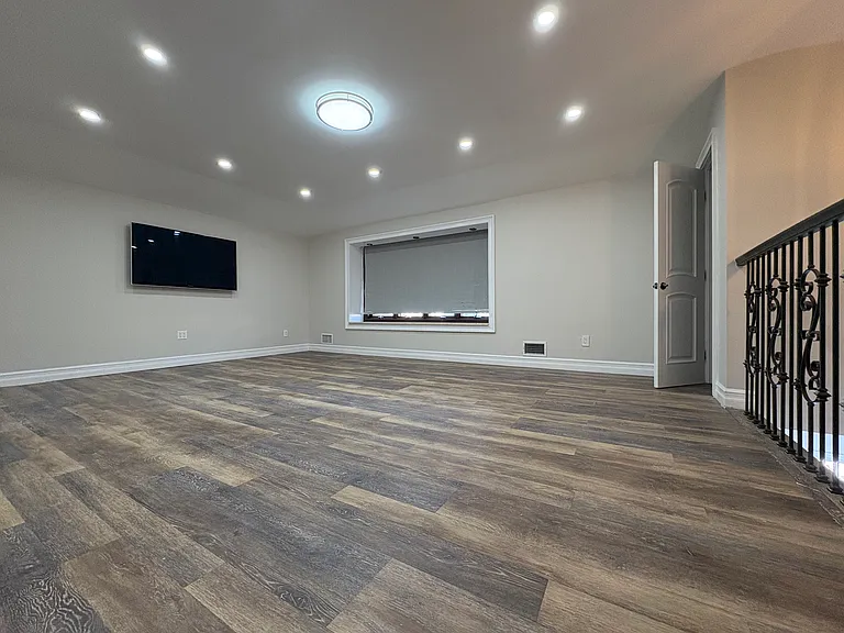 8 Rockville Ave #2 — Photo 3