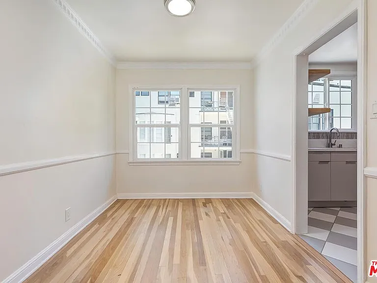 405 1/2 Shirley Pl — Photo 3