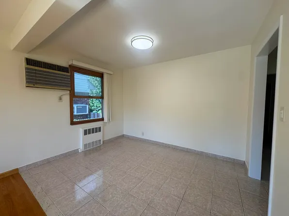 151-11 23rd Avenue image 4 of 10