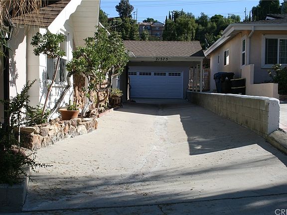 2nd image of 21575 Mulholland Dr