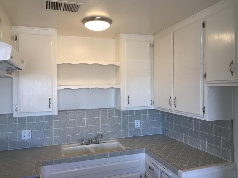 1st image of 926 Emerson Ave APT C
