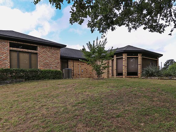 5th image of 704 El Lago Dr