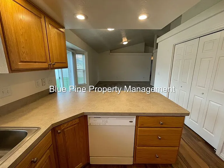 1156 Matchpoint Dr — Photo 9