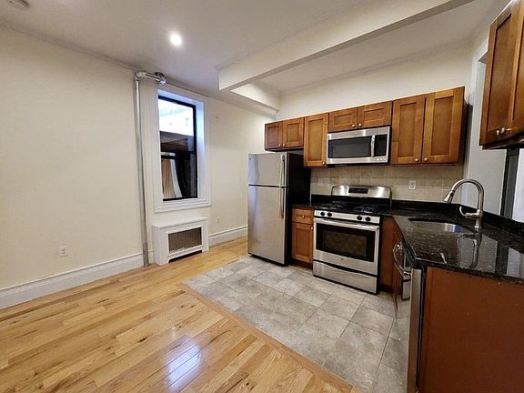 2nd image of 133 Thompson St #4A