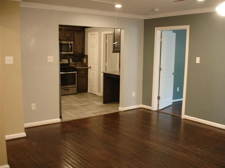 1134 Hahlo St — Photo 10