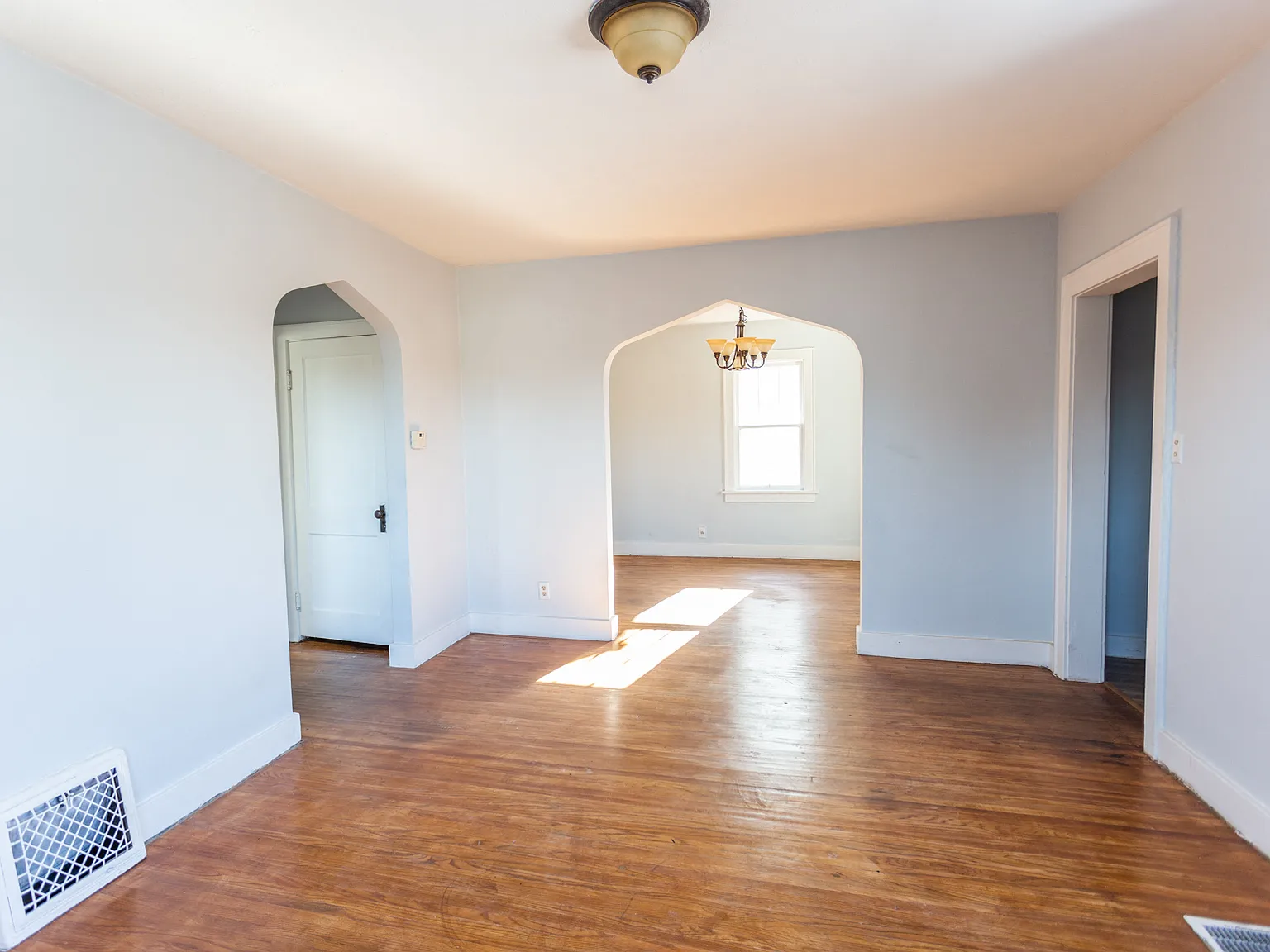720 S Willow — Photo 2