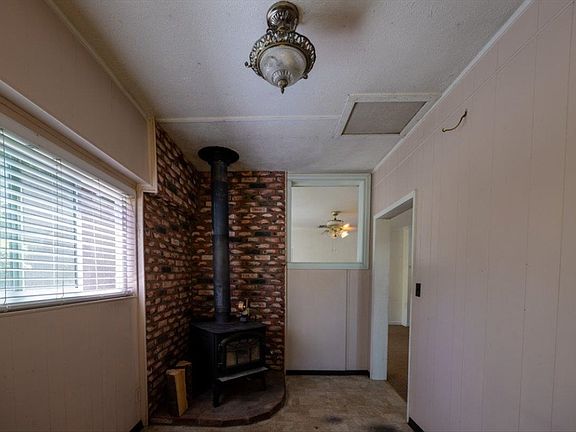3rd image of 209 California Ave