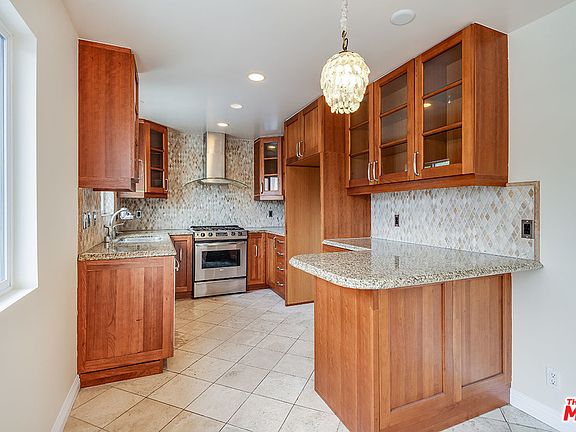 4th image of 1154 S Barrington Ave APT 206