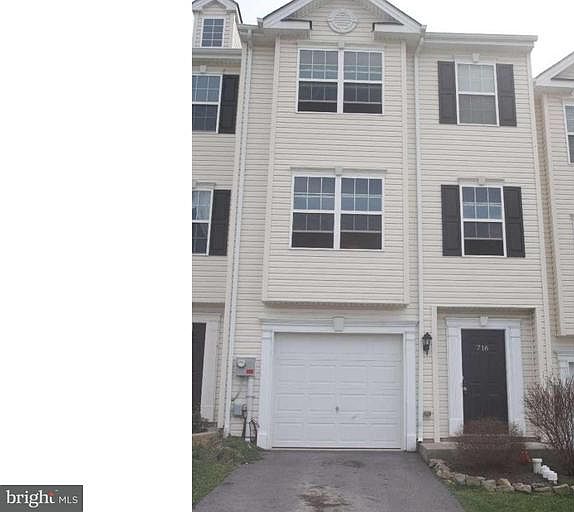 1st image of 716 Blue Heron Dr