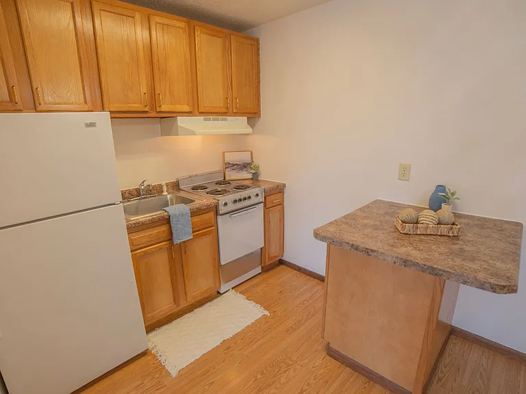 Cedars West Apartments — Photo 25