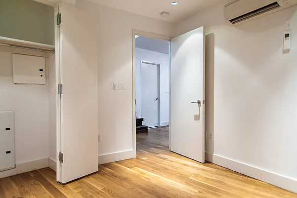 Rented by Nooklyn NYC LLC | media 53