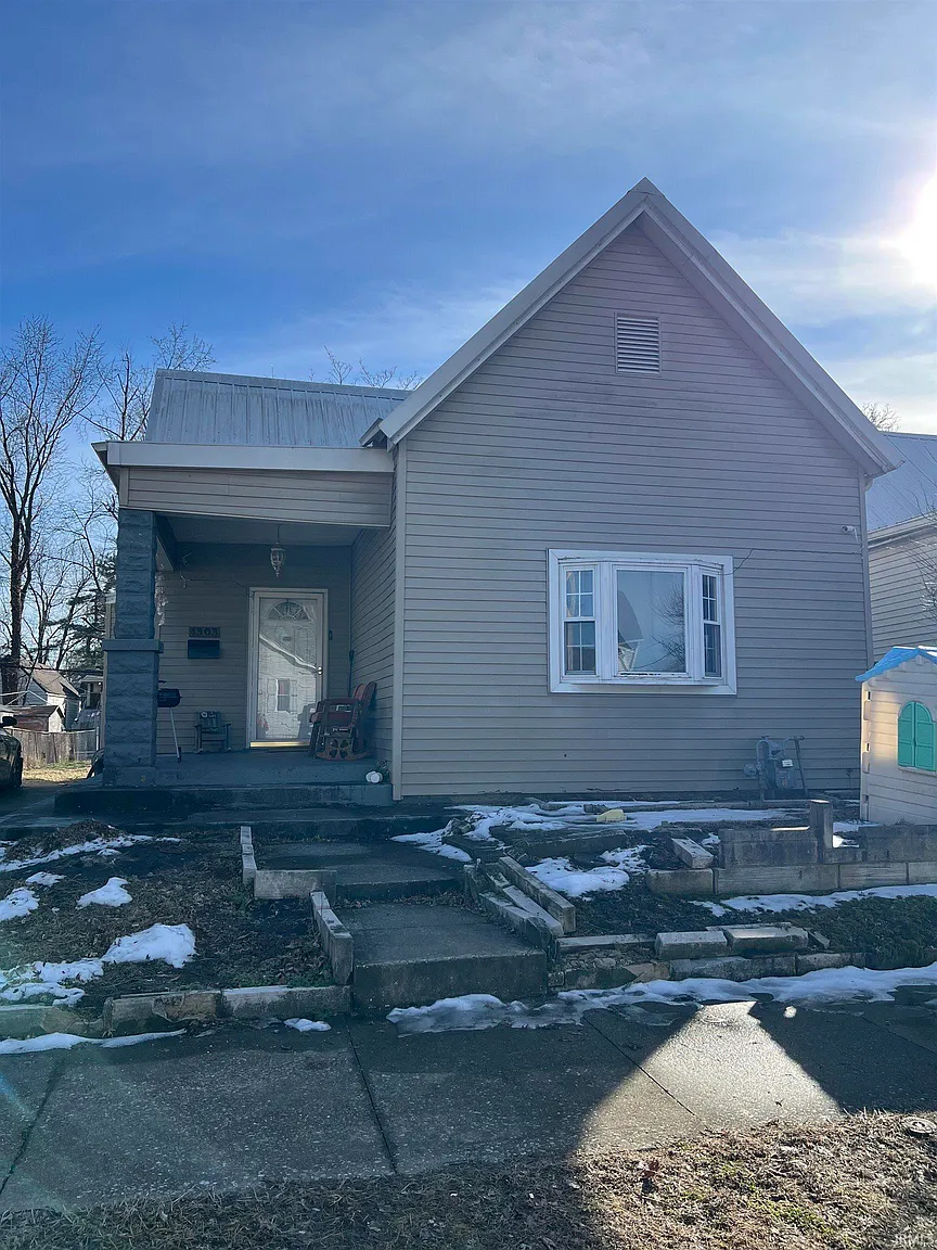 1303 E Illinois St photo 1