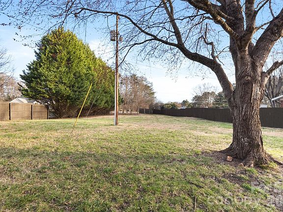 4th image of 1751 Robert Martin Rd