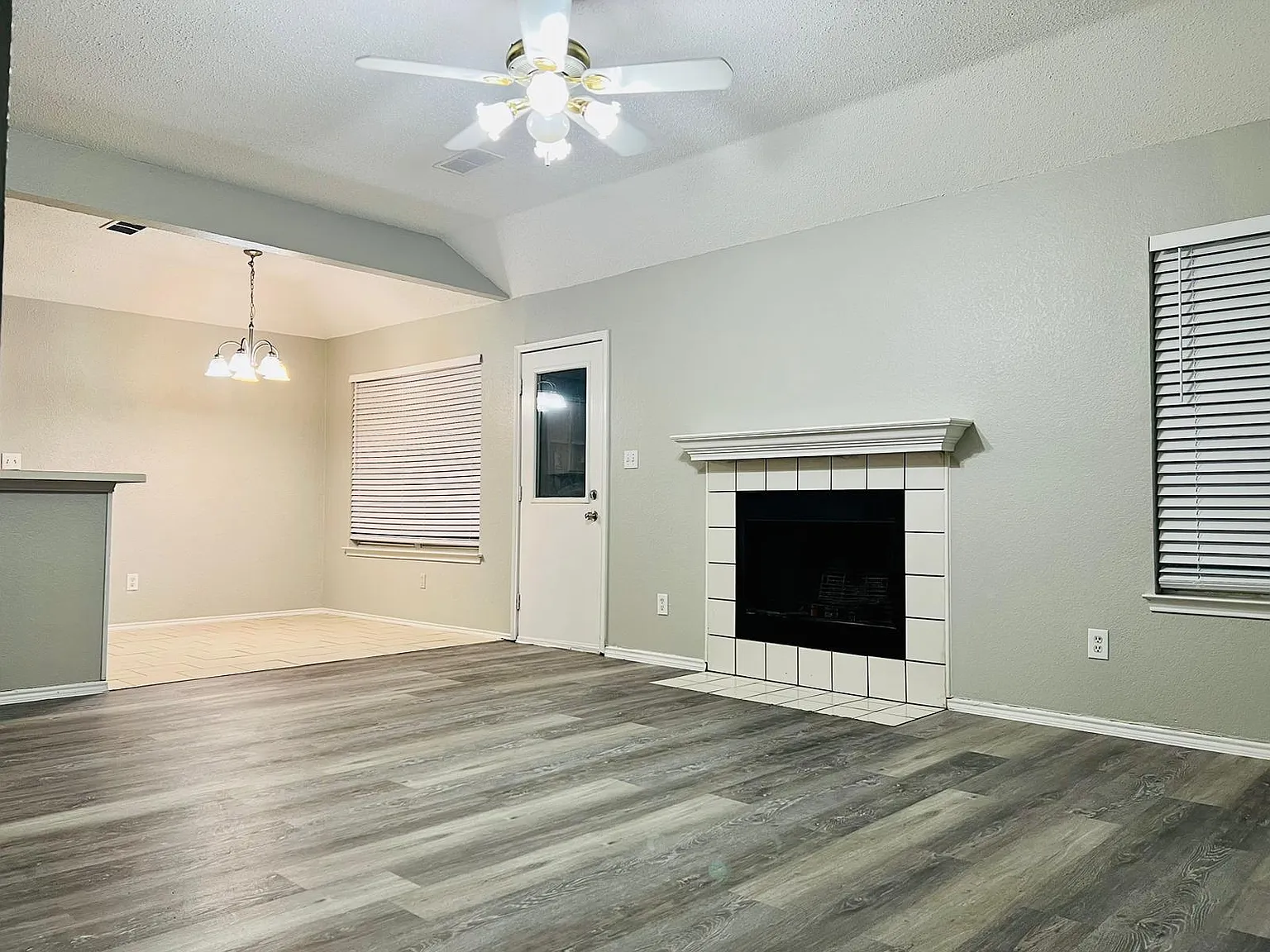 6414 Woods Edge Dr — Photo 3