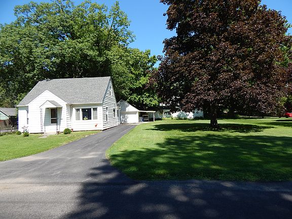 House and extra corner lot