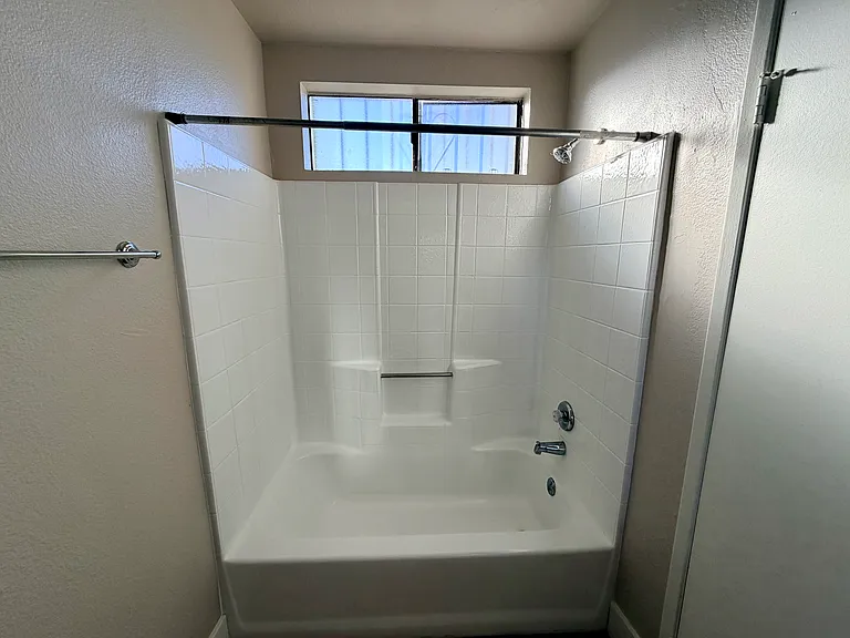 1911 E 7th St #B — Photo 21