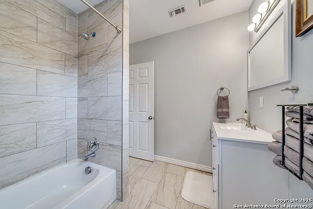 811 W Kings Hwy — Photo 13