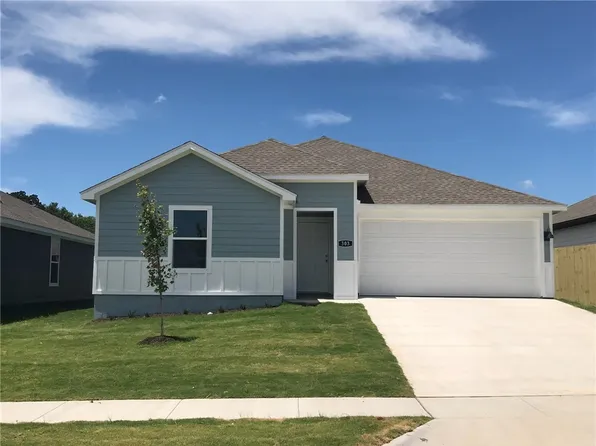 303 NW Belleflower St, Gentry, AR 72734