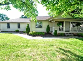 1620 Charlton Heights Rd, Coraopolis, PA 15108