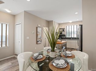 327 Jeff Keeton Dr #51, Hazel Park, MI