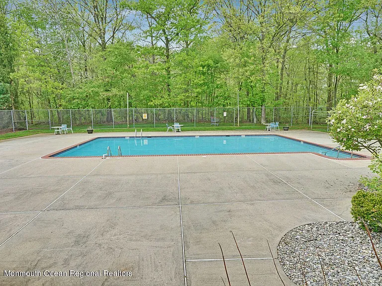 869 Mariposa Ct — Photo 16