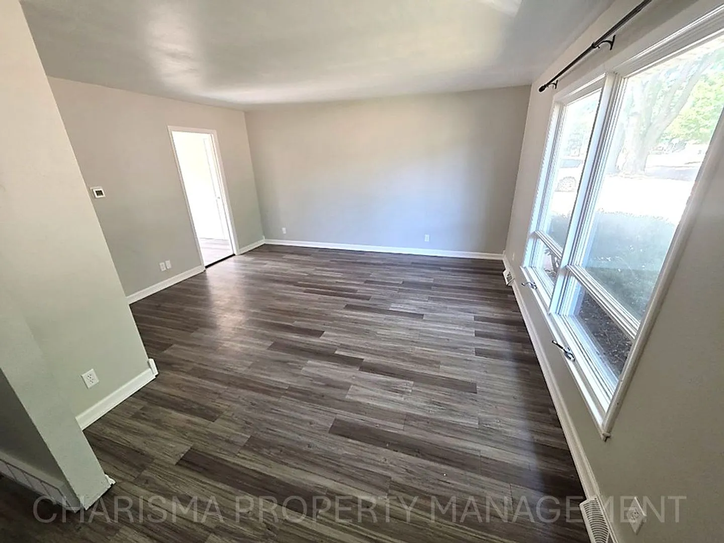 Updated 3 Bedroom Home | Pet Friendly | Prime Location — Photo 2