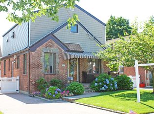 192 Kensington Rd S, Garden City, NY 11530