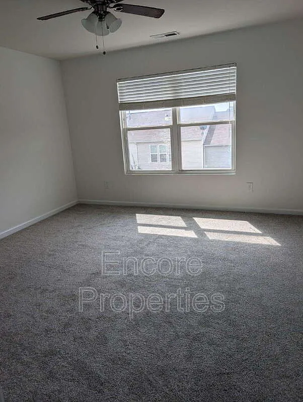 2 bed, 2.5 bath, 1258 sqft, $1,550 — Photo 4