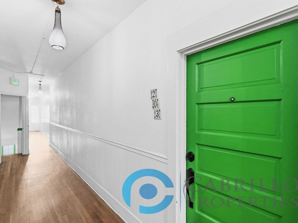1st image of 401 Juniper St #305