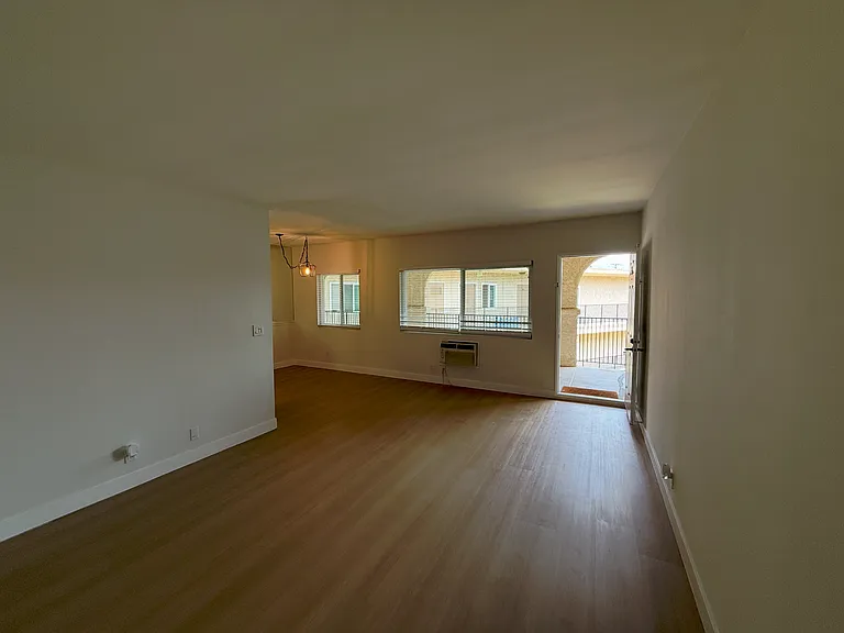 3010 Montrose Ave #29 — Photo 13