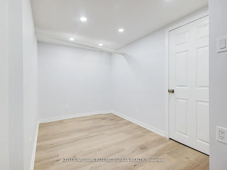 2556 Lake Shore Blvd W #LOWER — Photo 13