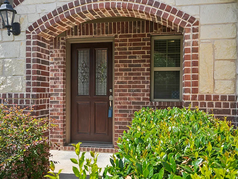15937 Alvarado Dr — Photo 3