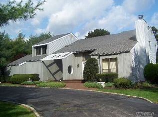 8 Inwood Rd, Saint James, NY 11780