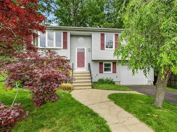 1 Jared Ct, North Providence, RI 02911