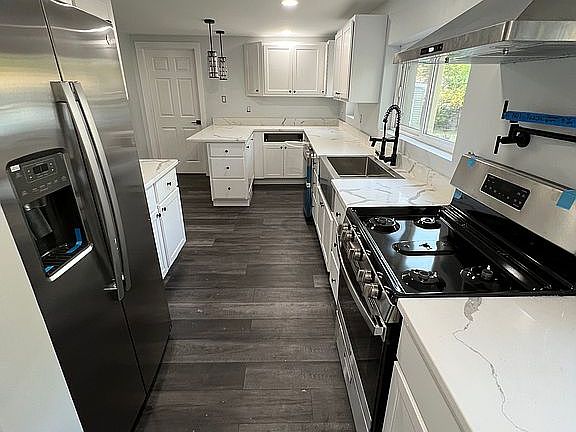 3rd image of 3543 Lincoln St