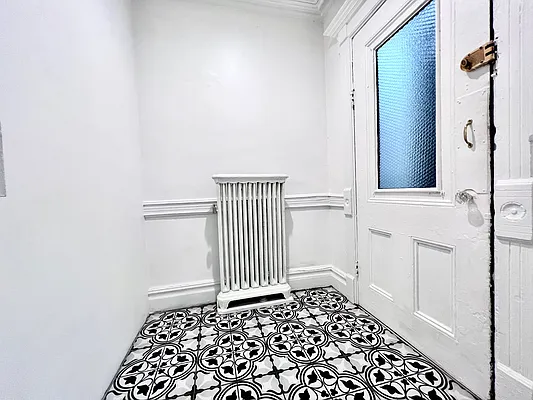 Rented by Compass | media 24