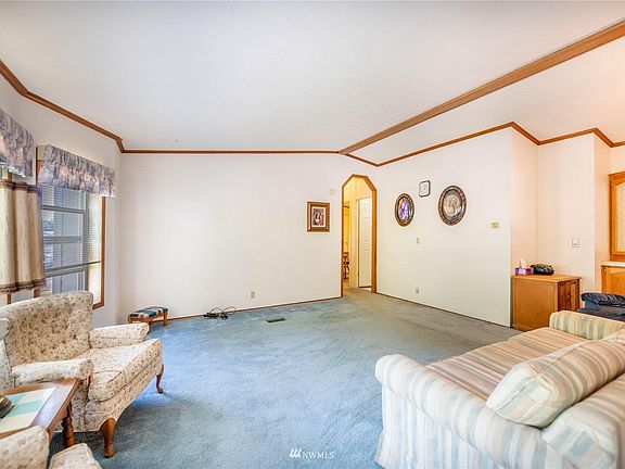3rd image of 307 Holly Blvd