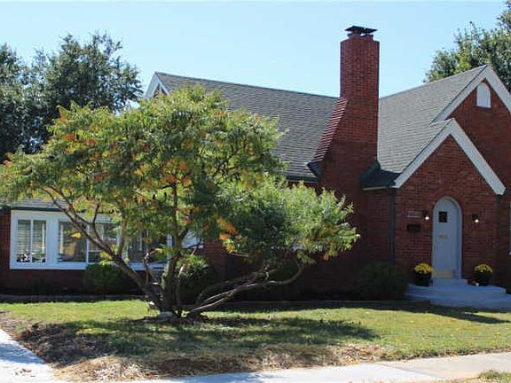 3rd image of 2350 Waterman Ave