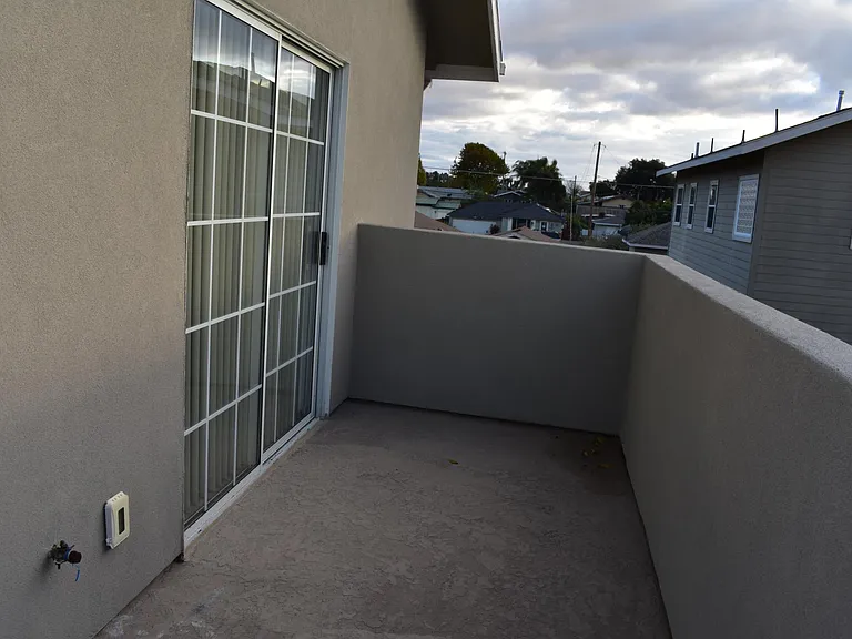 1134 Mentone Ave — Photo 18