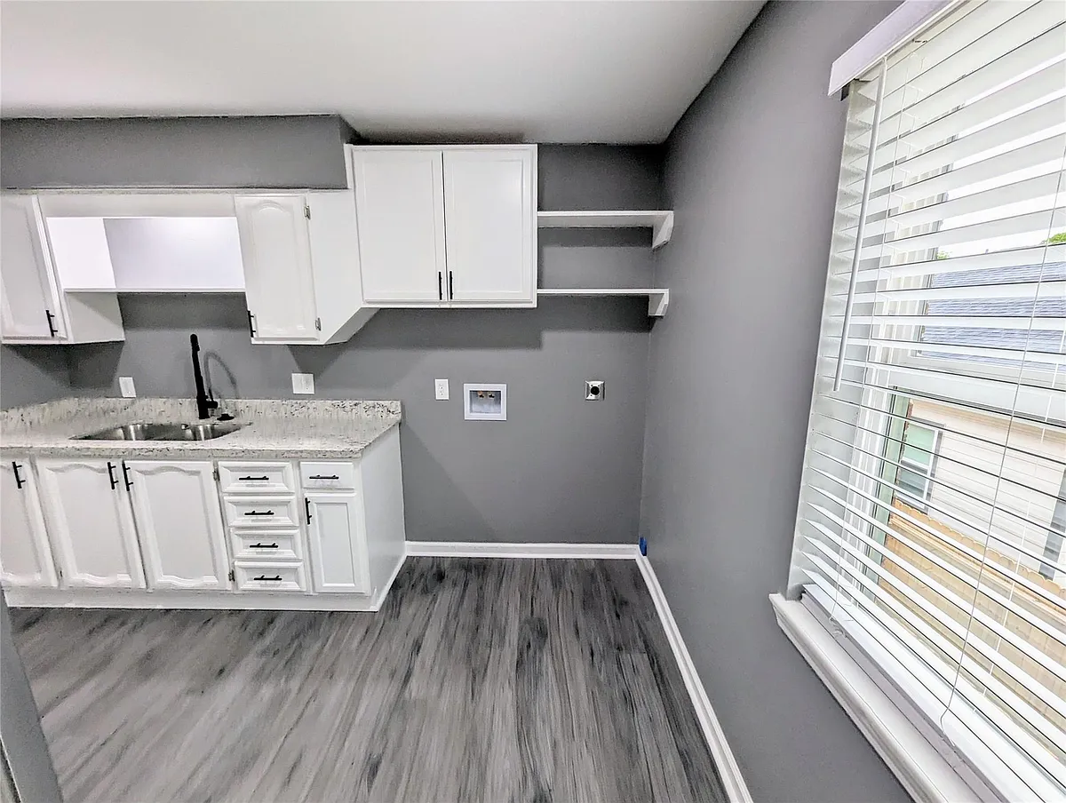 Building Photo - 2015 Rosalee St #4