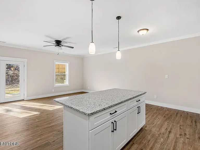 721 Haig St — Photo 8