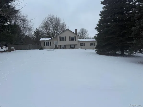 5023 Laur Rd, North Branch, MI 48461