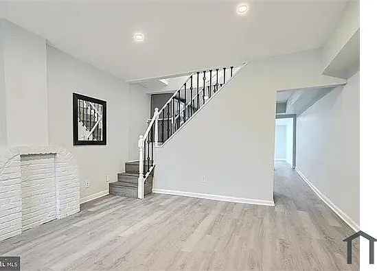 2 bed, 1098 sqft, $1,900 — Photo 2